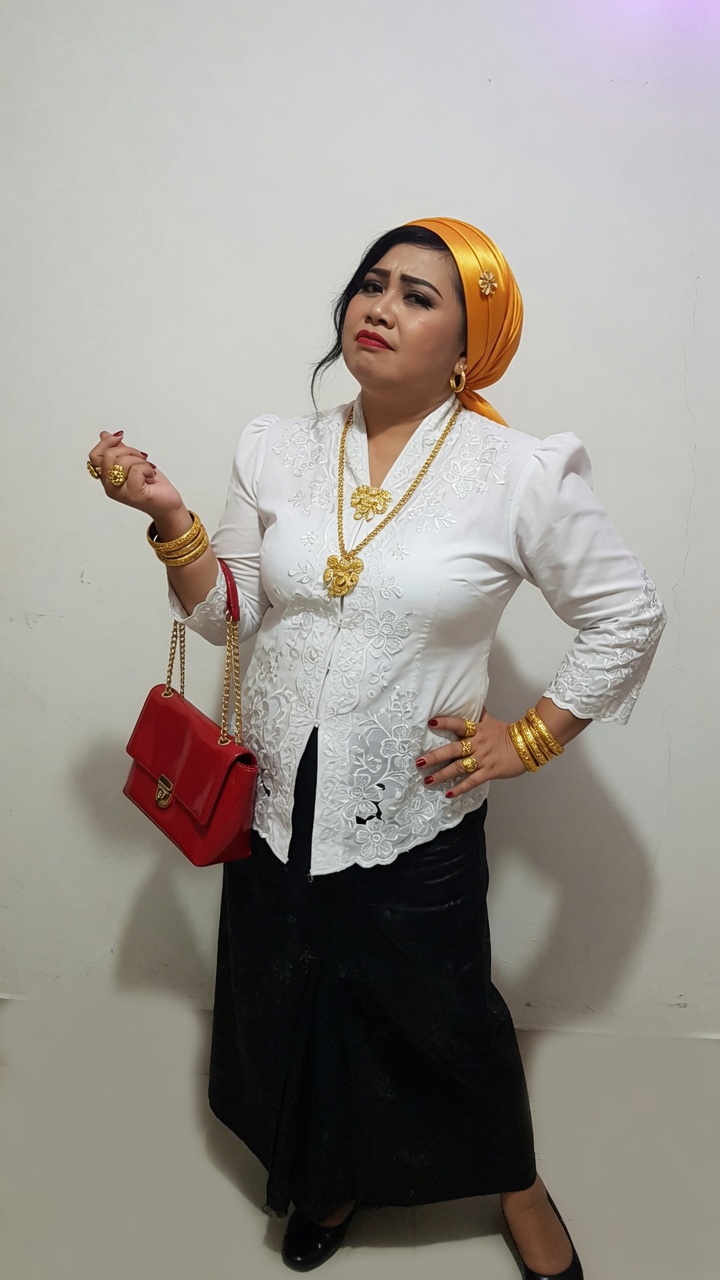 Ibuk Sombong (kuning)