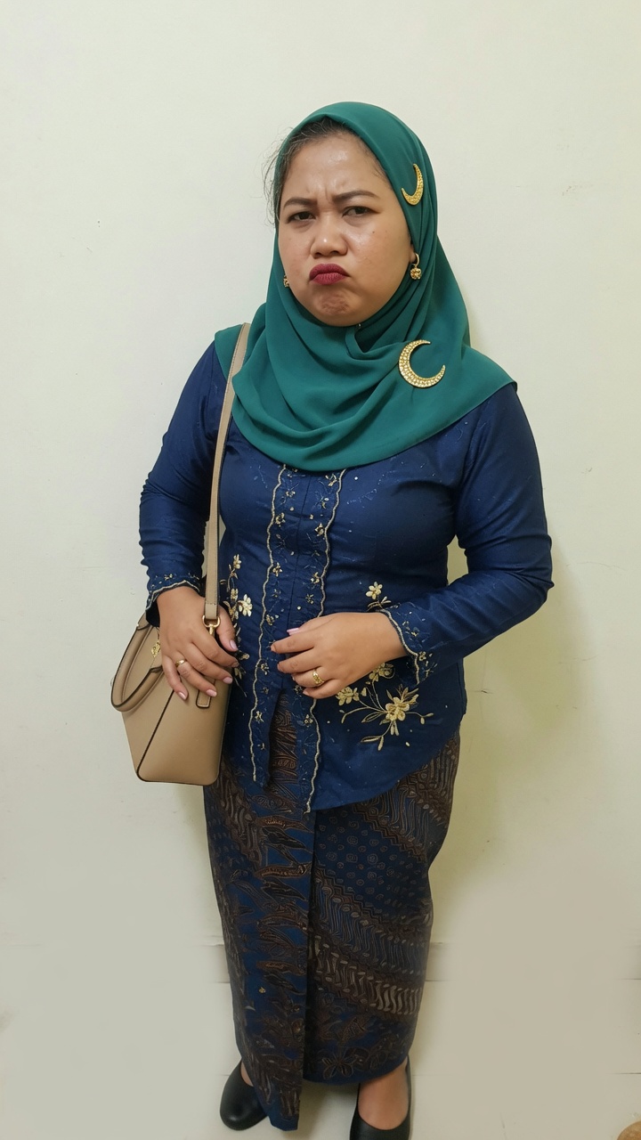 Ibuk Sombong (teal)